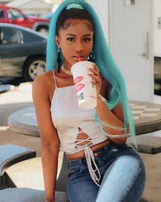 Radha, 19 ans, plan cul à Pexiora